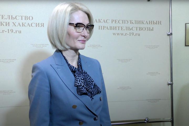 Вице-премьер Абрамченко обещала точечно отработать промзону и частный сектор Хакасии
